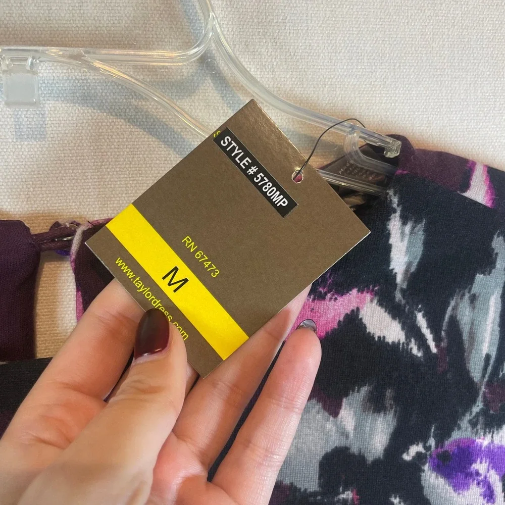 Taylor Women's‎ Floral Print Knee Length Sheath Dress - Size M - Picture 5 of 9